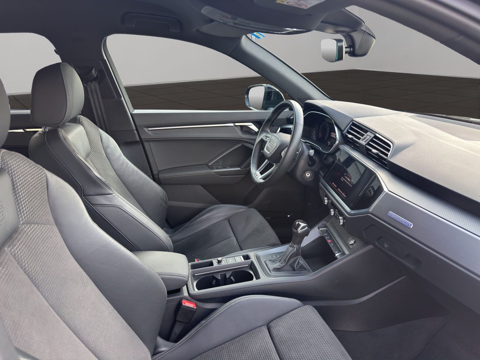 AUDI Q3 45 TFSI S line quattro S-tronic-image-14