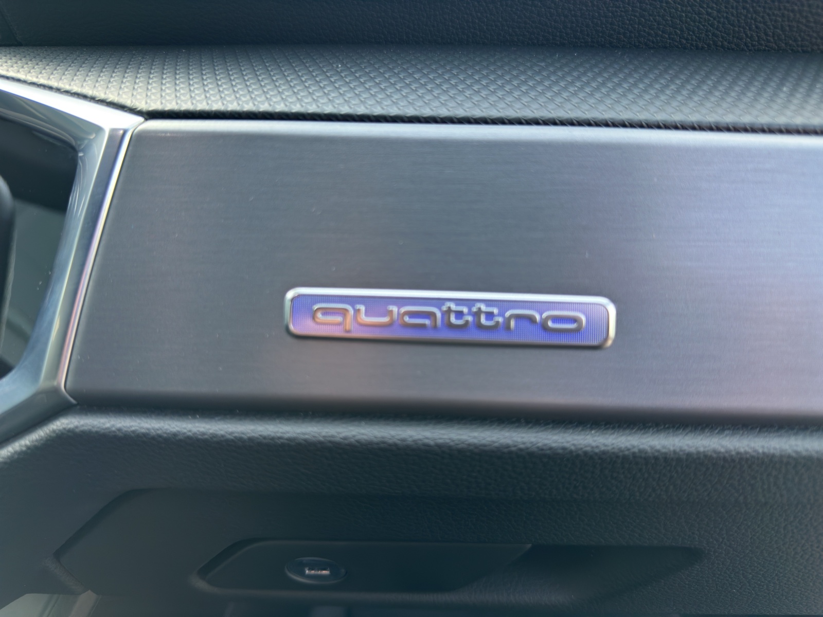 AUDI Q3 45 TFSI S line quattro S-tronic-image-16