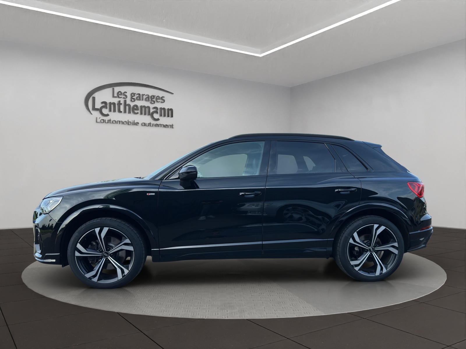 AUDI Q3 45 TFSI S line quattro S-tronic-image-1