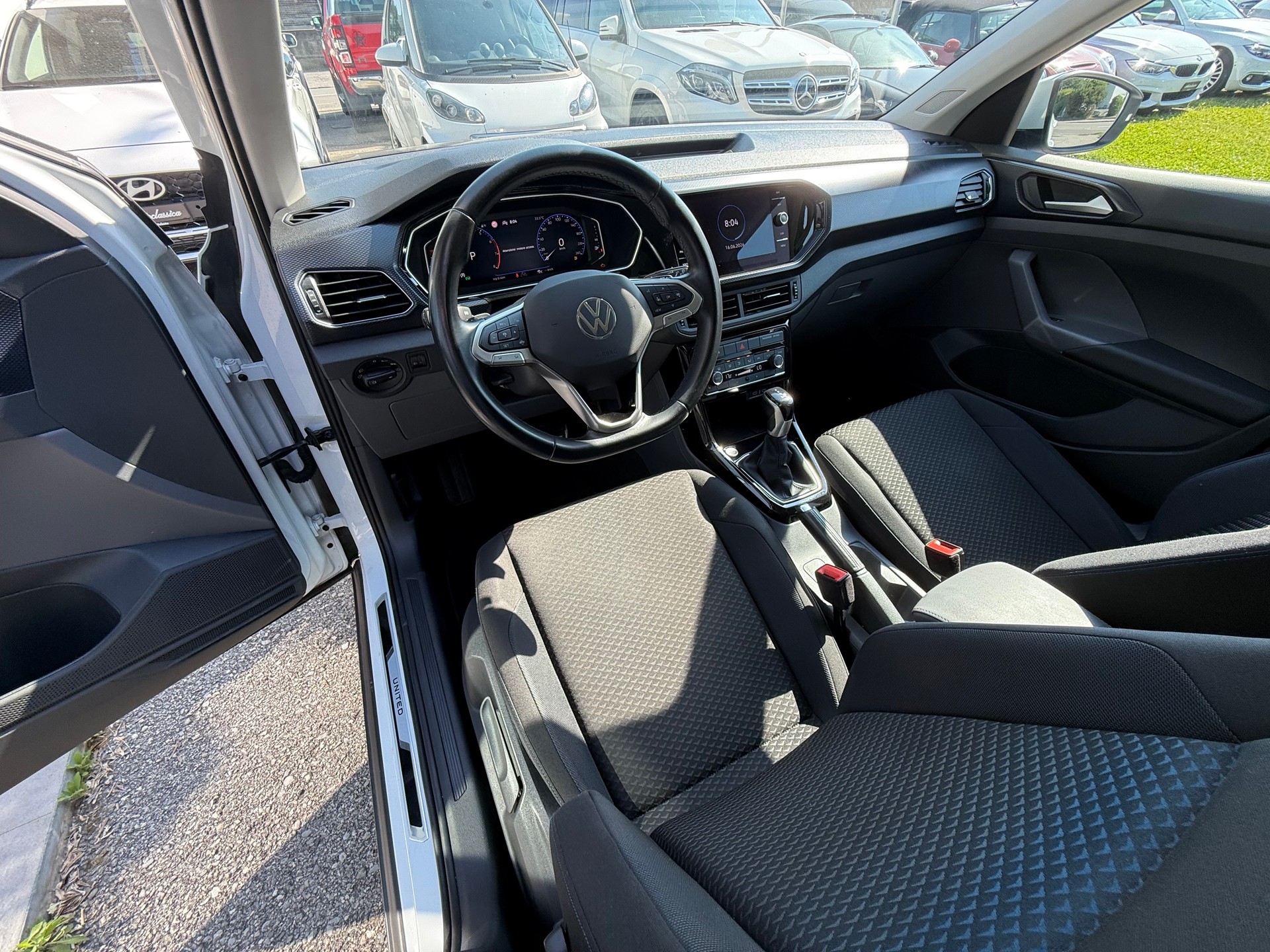 VW T-Cross 1.0 TSI Life Limited DSG-image-9