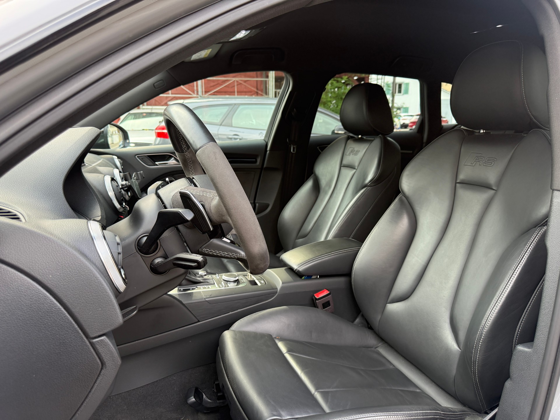 AUDI RS3 Sportback 2.5 TSI quattro S-tronic-image-13