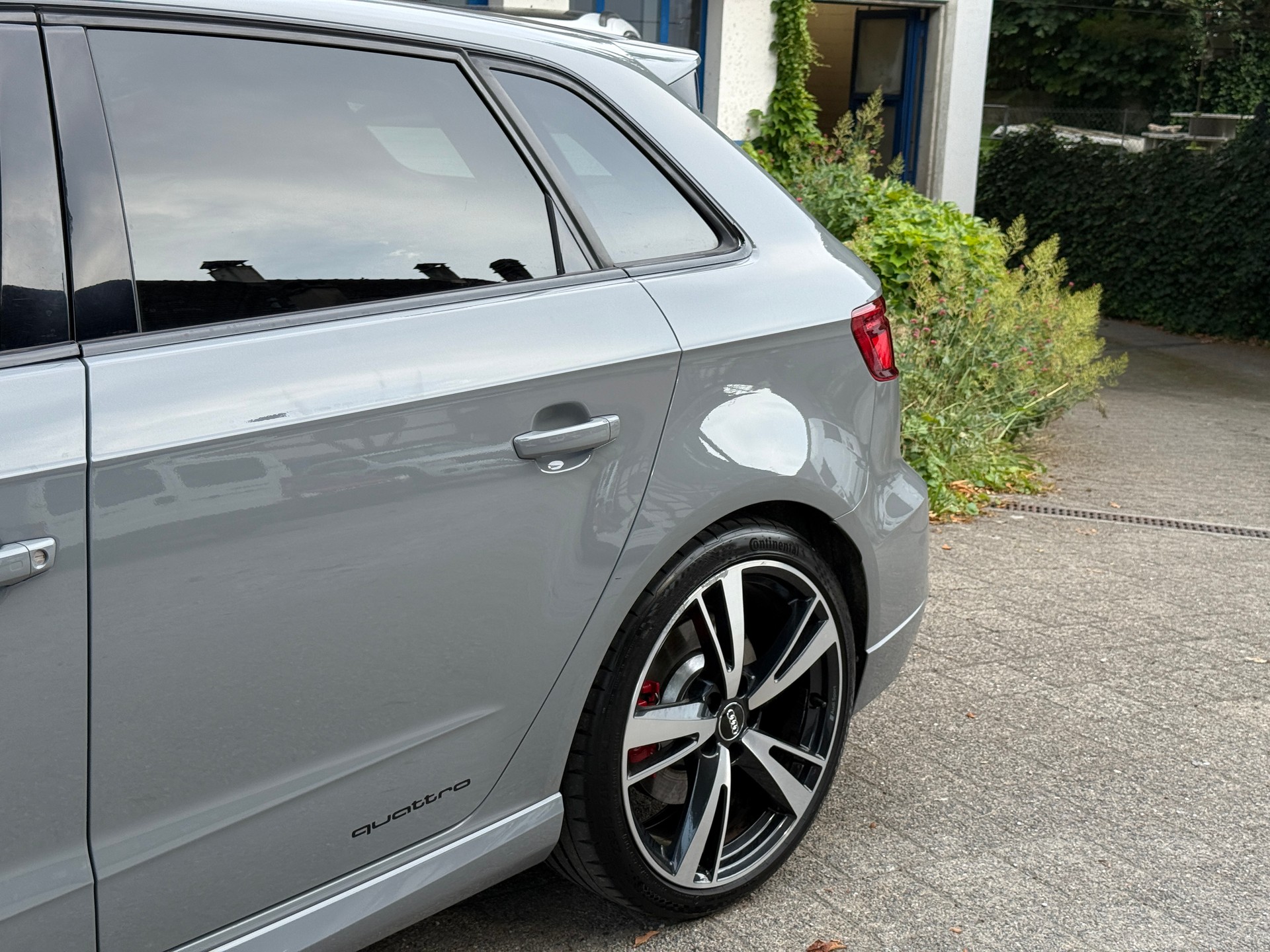 AUDI RS3 Sportback 2.5 TSI quattro S-tronic-image-3