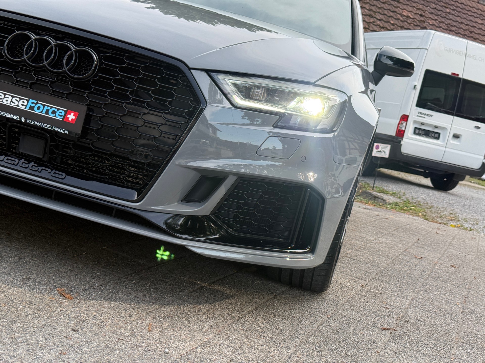 AUDI RS3 Sportback 2.5 TSI quattro S-tronic-image-6