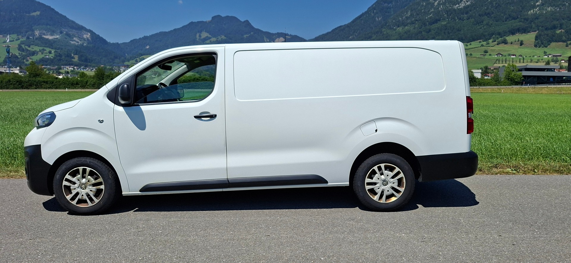 PEUGEOT Expert 2.0 BlueHDi 120 S&S Active Long-image-1