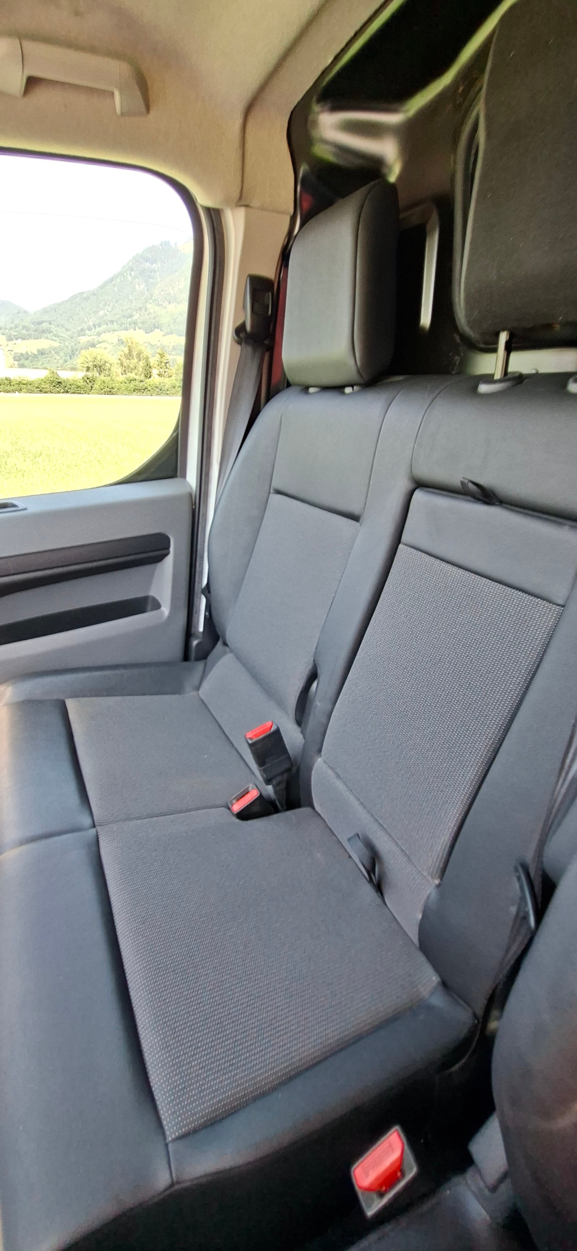 PEUGEOT Expert 2.0 BlueHDi 120 S&S Active Long-image-12