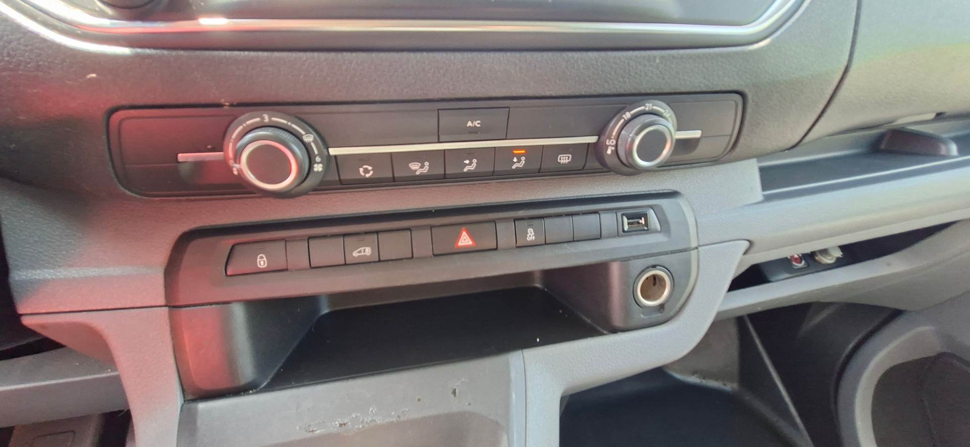 PEUGEOT Expert 2.0 BlueHDi 120 S&S Active Long-image-13