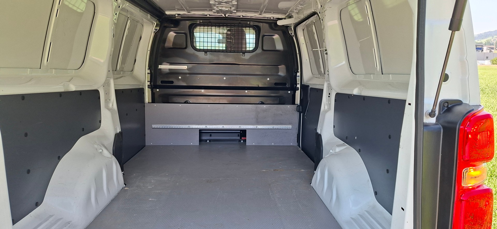 PEUGEOT Expert 2.0 BlueHDi 120 S&S Active Long-image-4