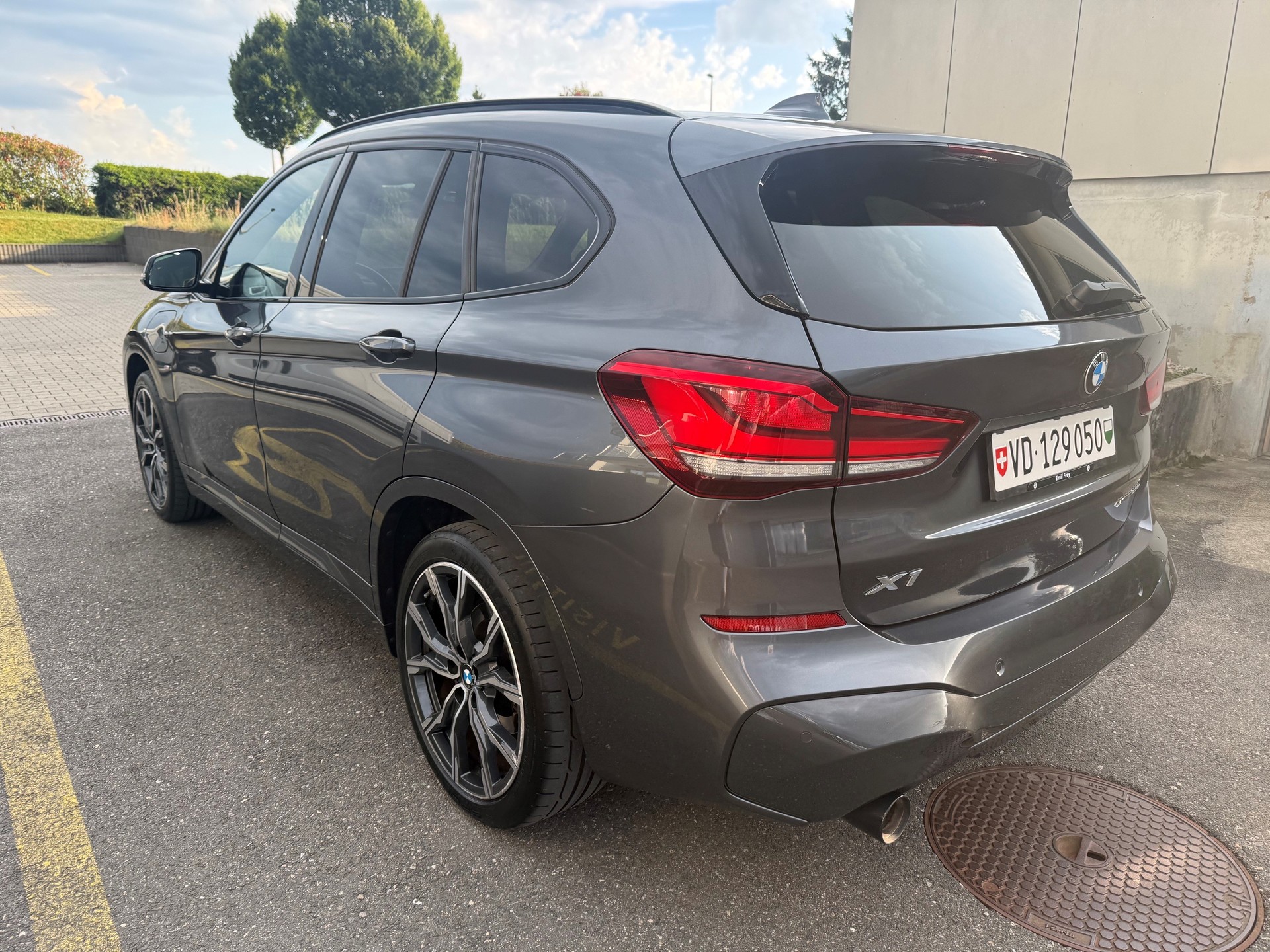 BMW 25e xDrive-image-3