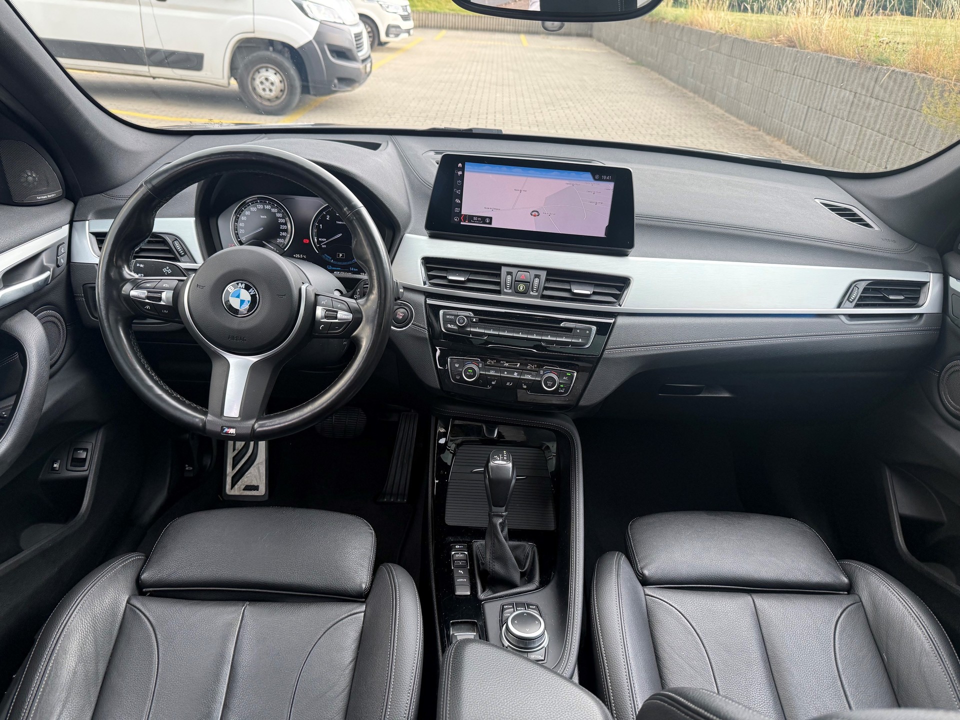 BMW 25e xDrive-image-4