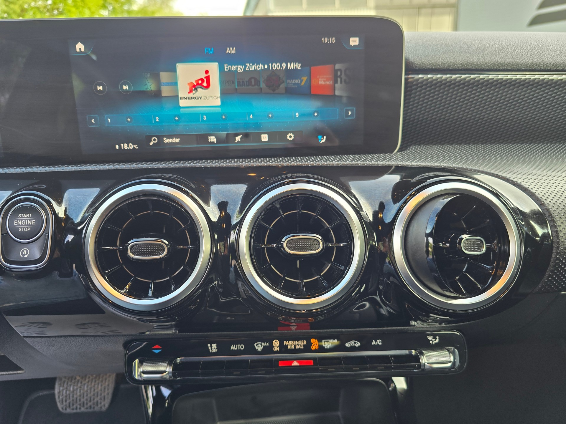MERCEDES-BENZ A 220 Style 7G-DCT-image-18