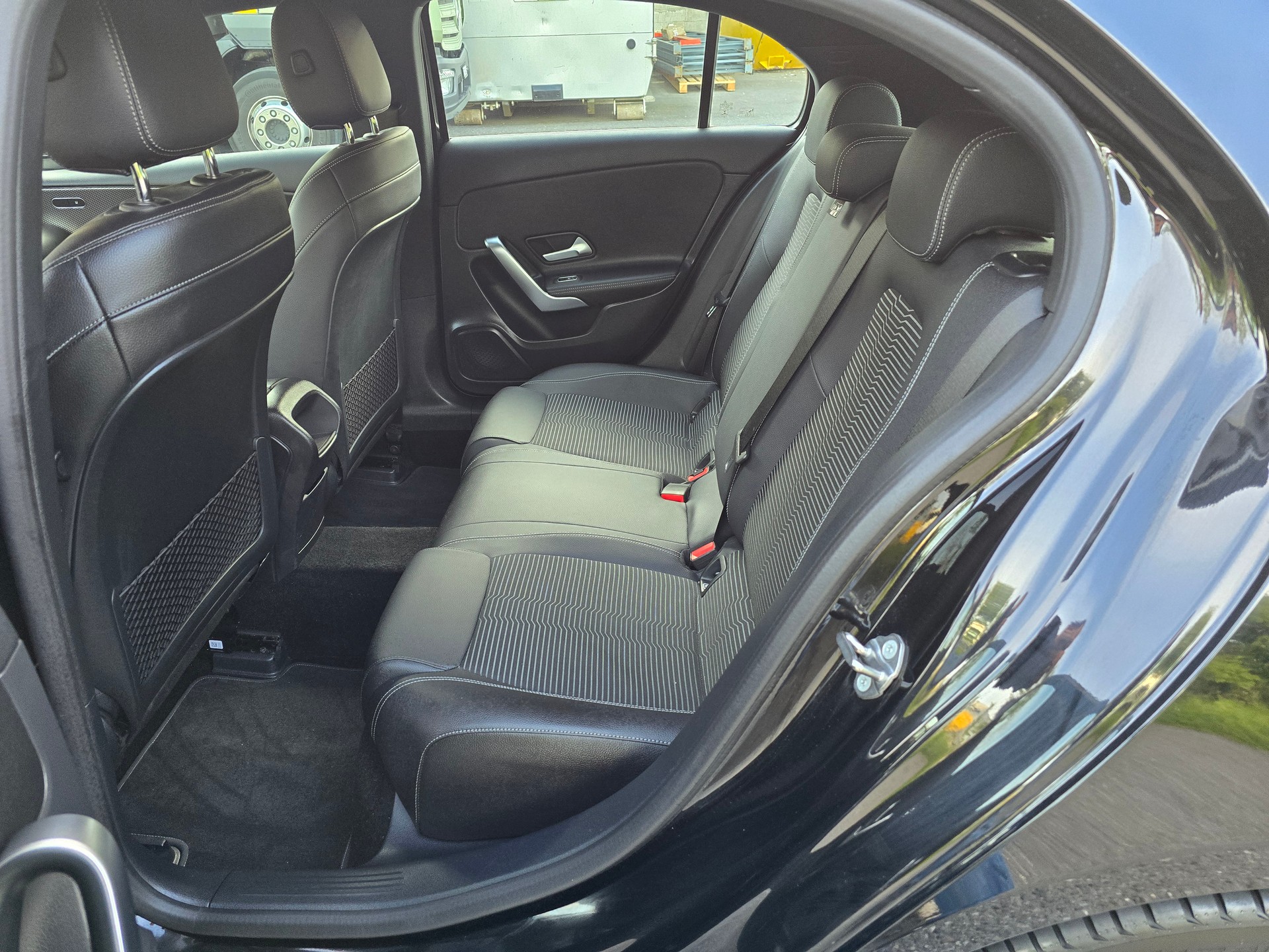 MERCEDES-BENZ A 220 Style 7G-DCT-image-12