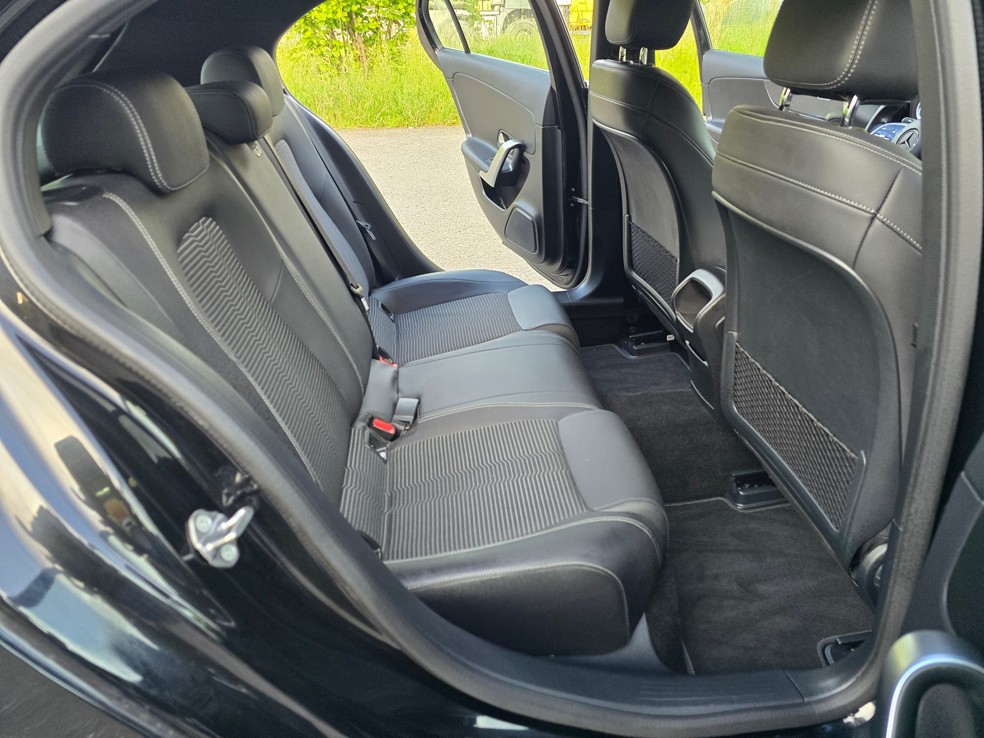 MERCEDES-BENZ A 220 Style 7G-DCT-image-14