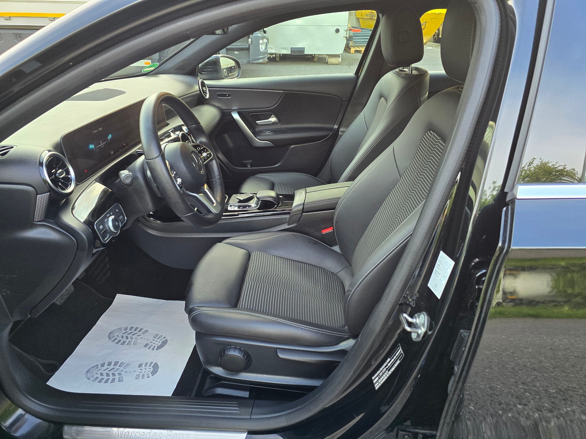 MERCEDES-BENZ A 220 Style 7G-DCT-image-9
