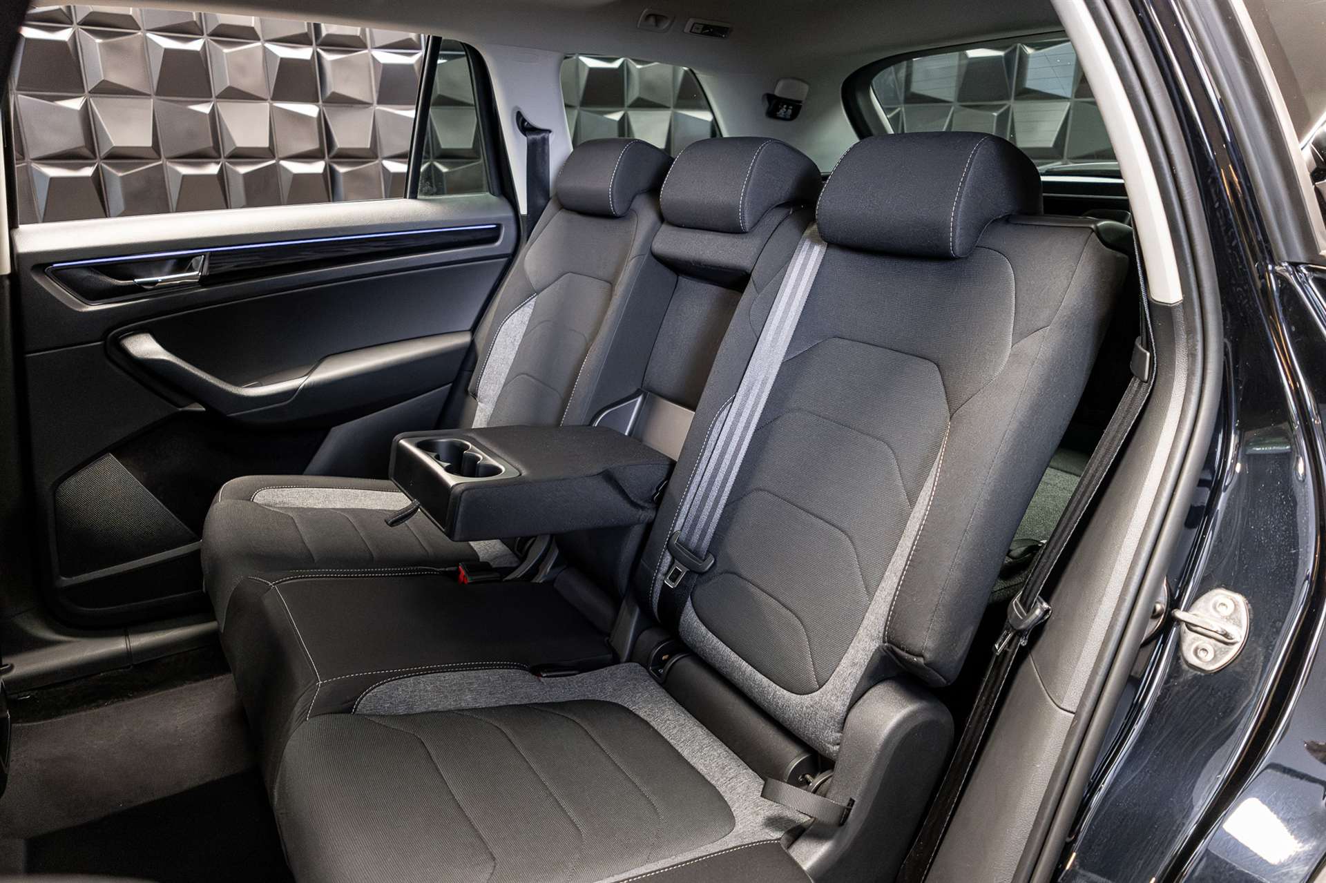 SKODA Kodiaq 2.0 TSI DSG Drive 4x4-image-25