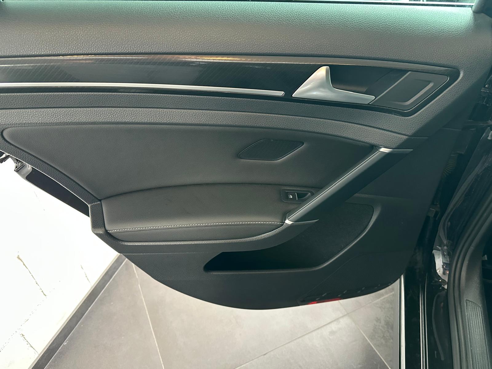 VW Golf 2.0 TSI R 4Motion DSG-image-15