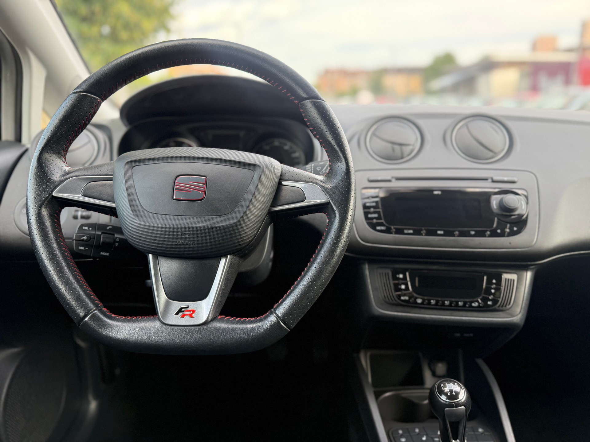 SEAT Ibiza 1.2 TSI FR-image-10