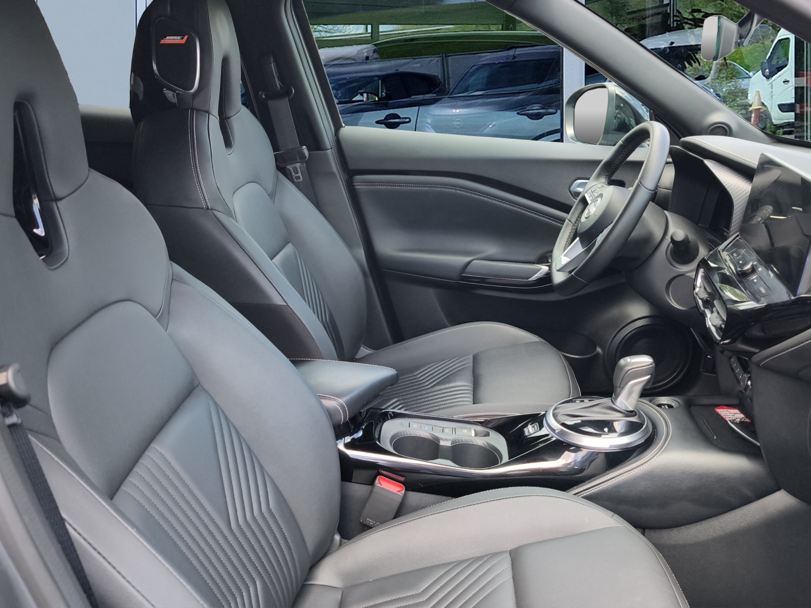 NISSAN Juke 1.6 FHEV Tekna-image-8
