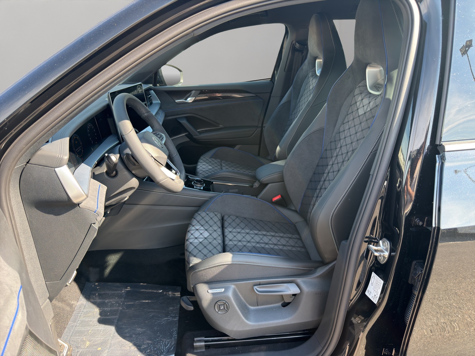 VW Tayron 2.0 TSI R-Line United DSG 4Motion-image-4