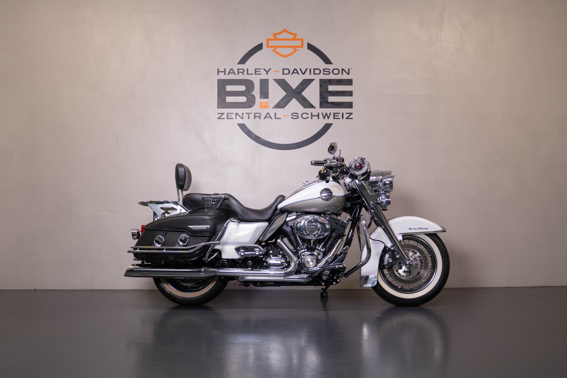 HARLEY-DAVIDSON FLHRC Road King Classic ABS