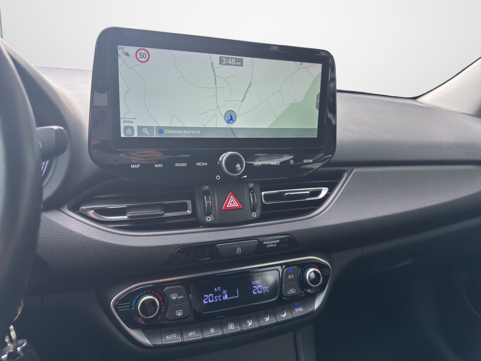HYUNDAI i30 1.5 T-GDi Amplia-image-10