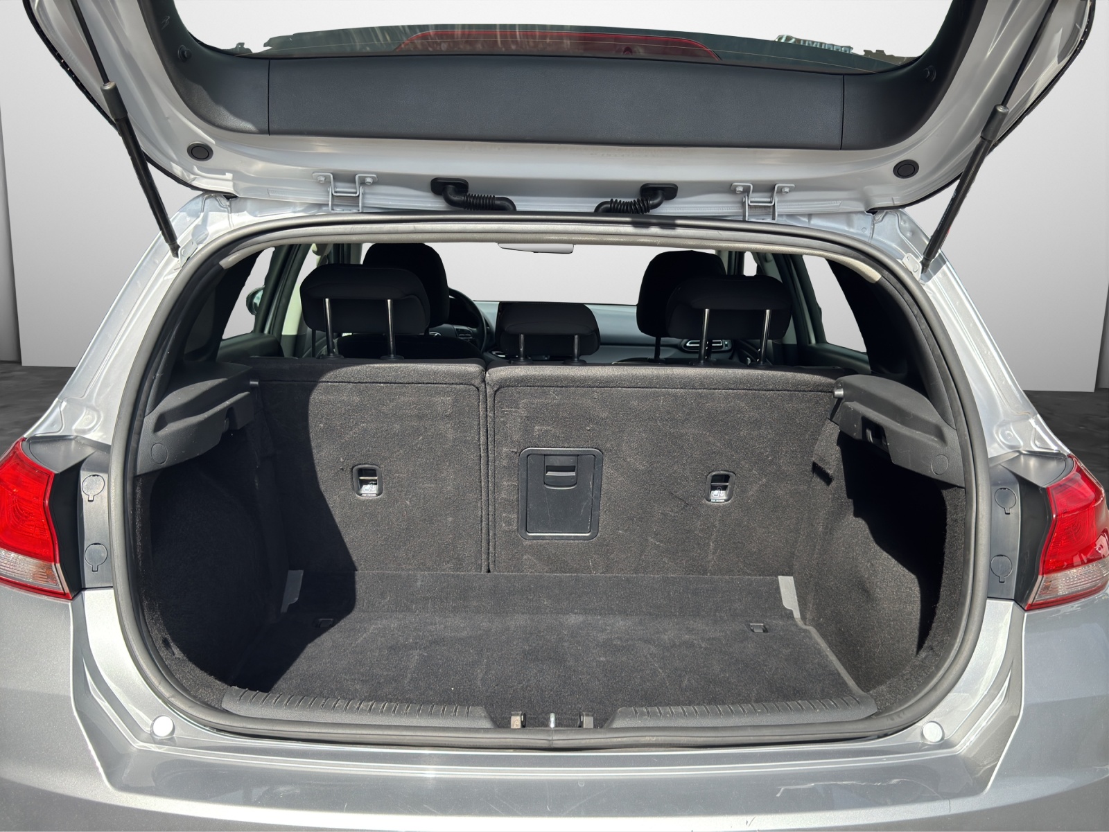 HYUNDAI i30 1.5 T-GDi Amplia-image-14