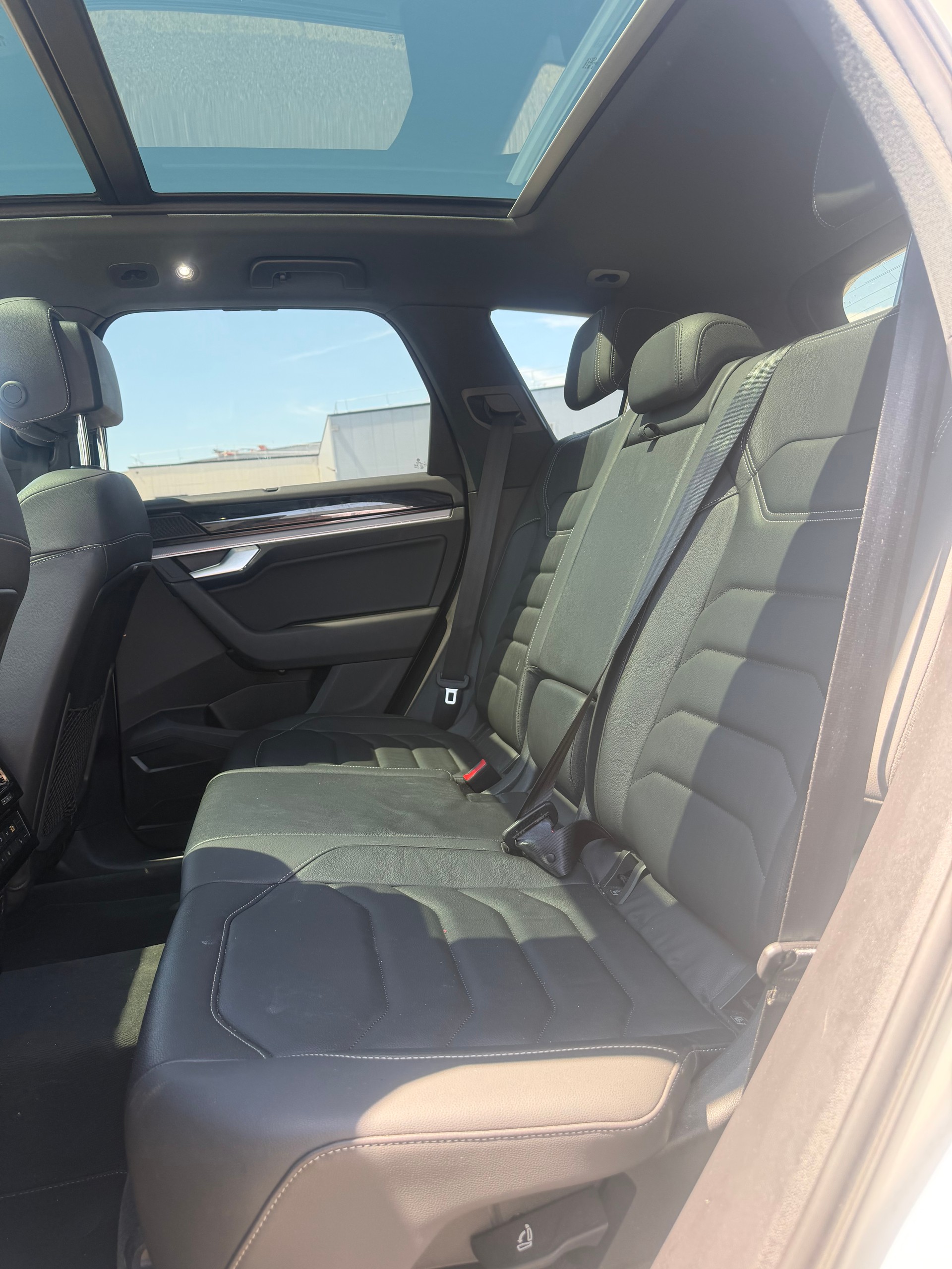 VW Touareg 3.0 TDI R Line Tiptronic-image-9
