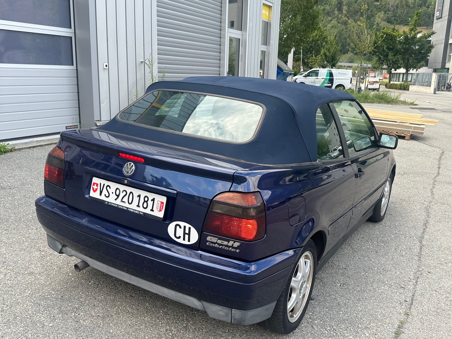 VW Golf Cabriolet 2000 Avantgarde-image-13