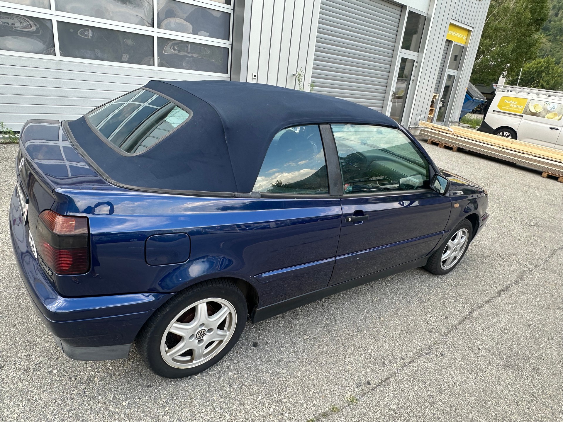 VW Golf Cabriolet 2000 Avantgarde-image-11