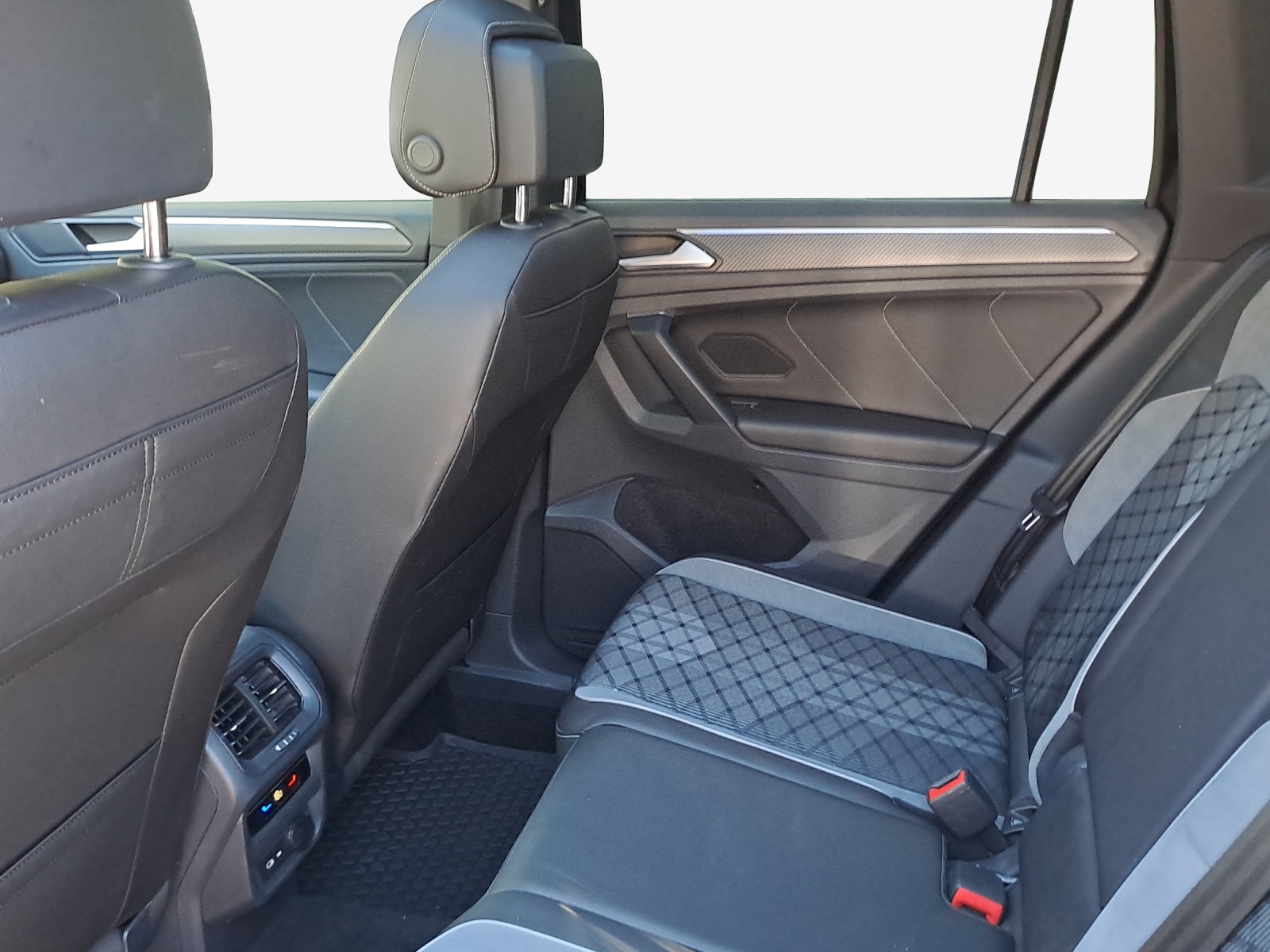 VW Tiguan 2.0TSI R-Line 4Motion DSG-image-11
