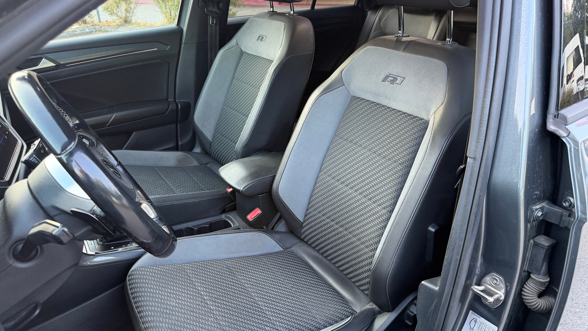 VW T-Roc 2.0 TDI SCR R-Line 4Motion DSG-image-5