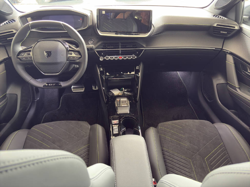 PEUGEOT 208 e-GT-image-6