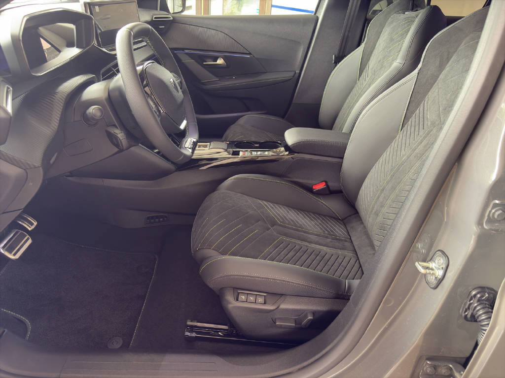 PEUGEOT 208 e-GT-image-4