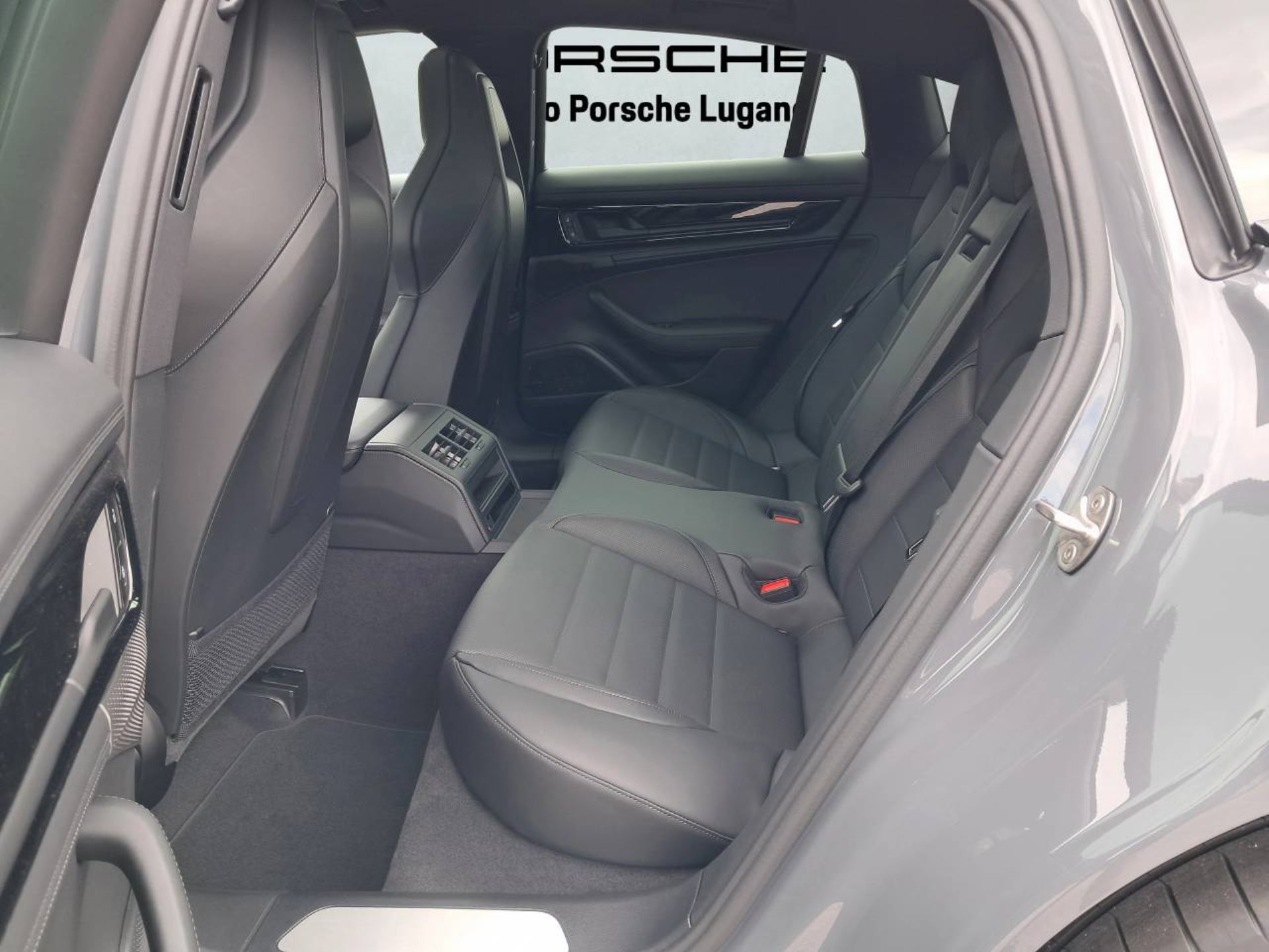 PORSCHE Panamera 4 E-Hybrid-image-16
