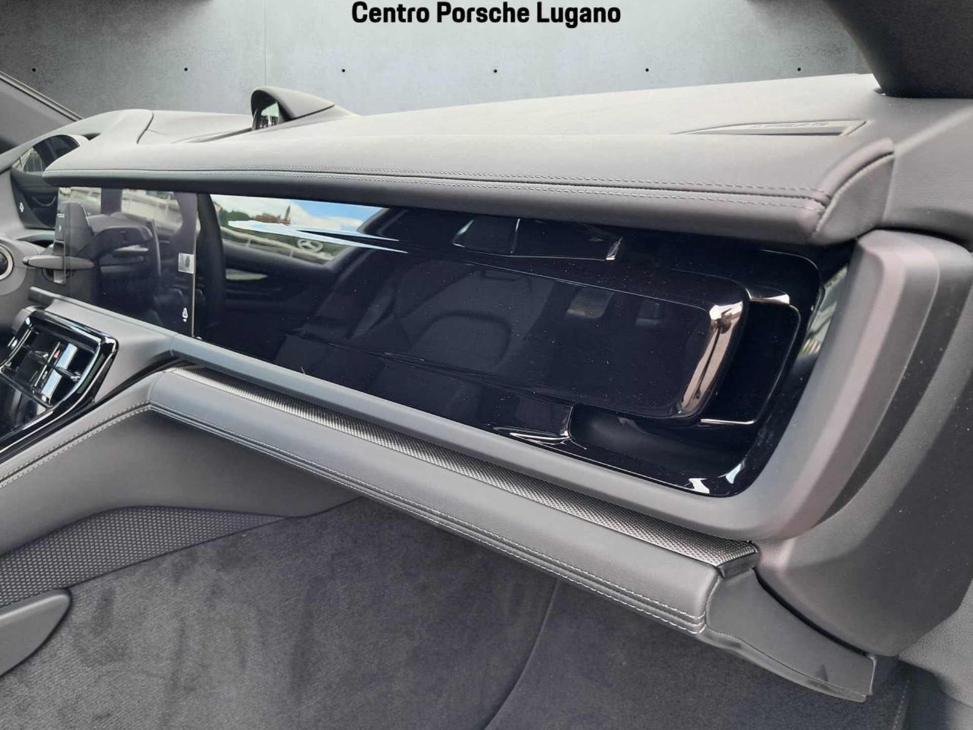 PORSCHE Panamera 4 E-Hybrid-image-29