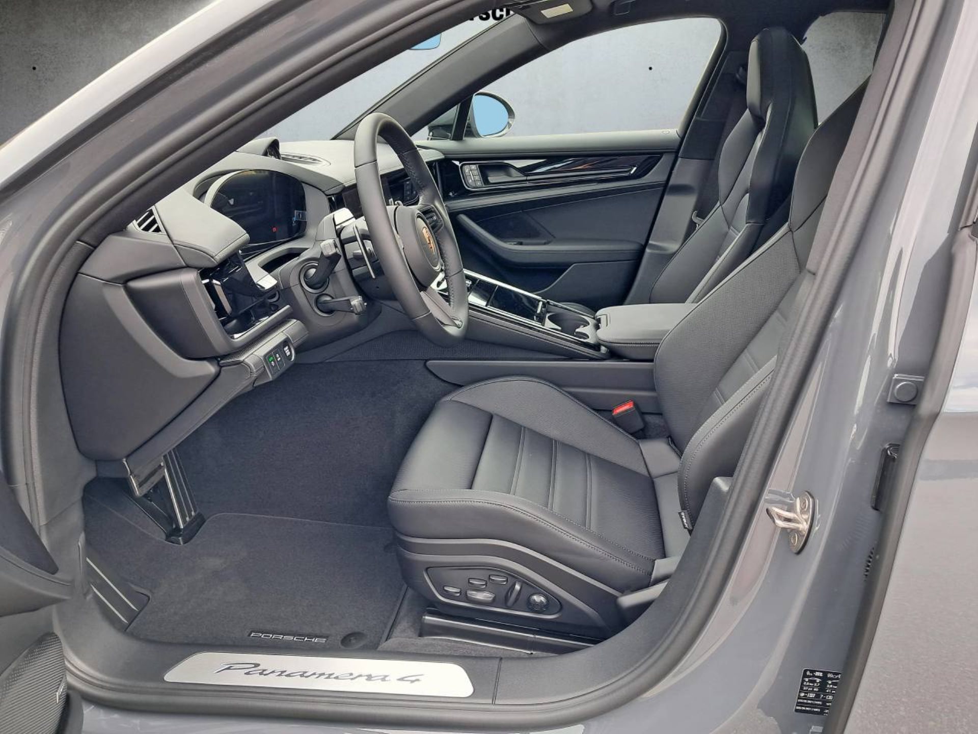 PORSCHE Panamera 4 E-Hybrid-image-3