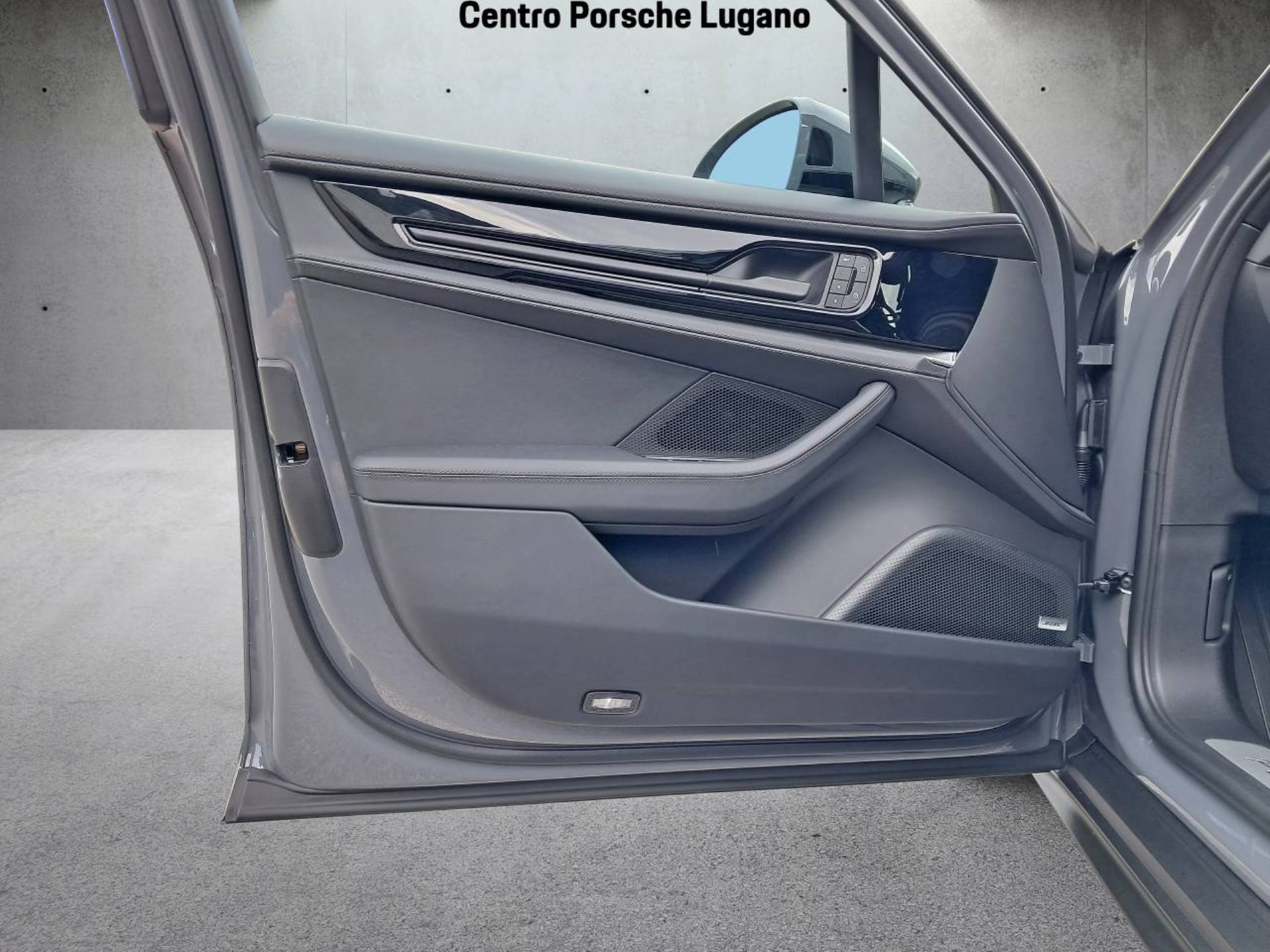PORSCHE Panamera 4 E-Hybrid-image-22