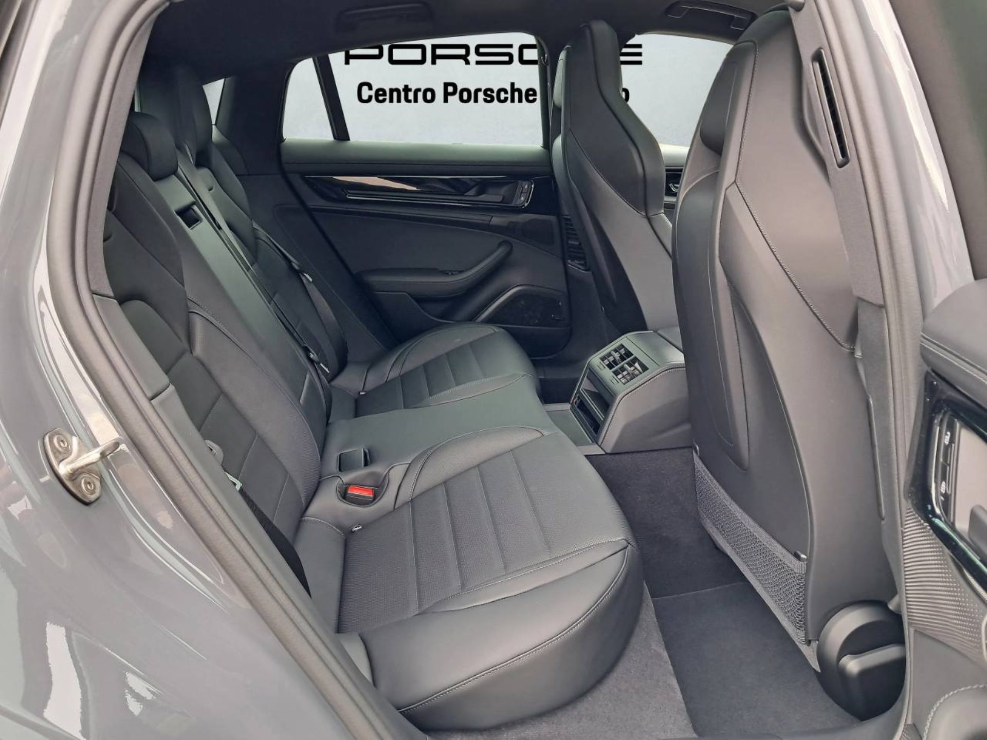 PORSCHE Panamera 4 E-Hybrid-image-17
