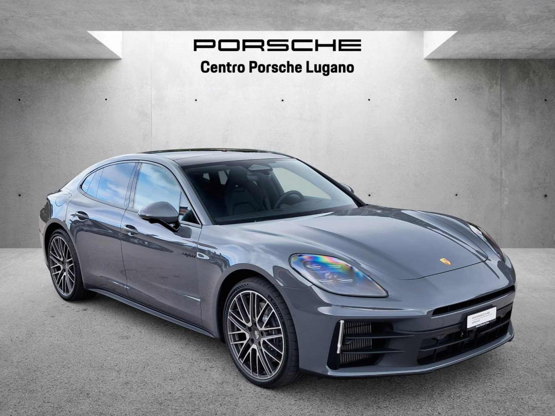 PORSCHE Panamera 4 E-Hybrid-image-5