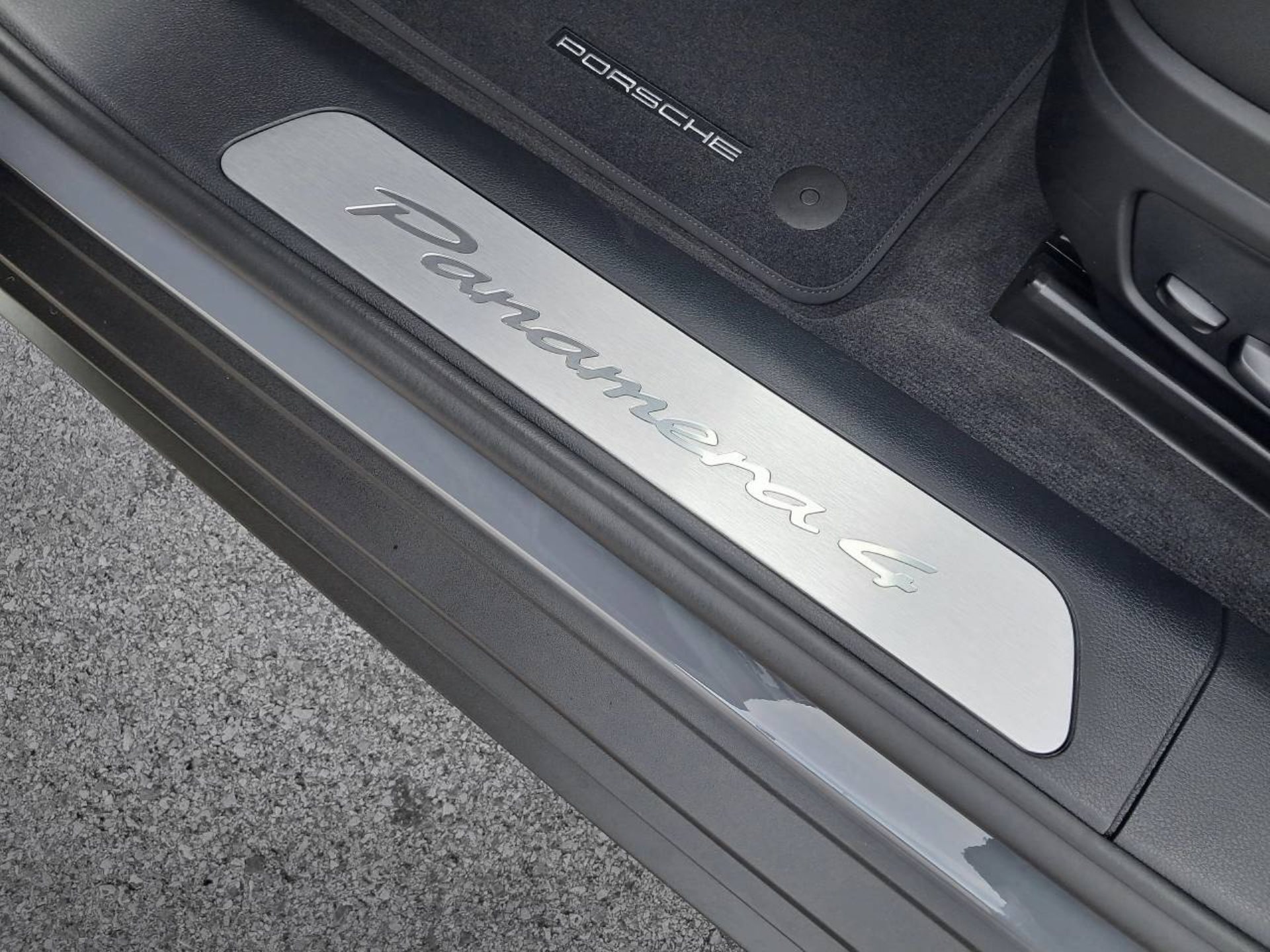 PORSCHE Panamera 4 E-Hybrid-image-26