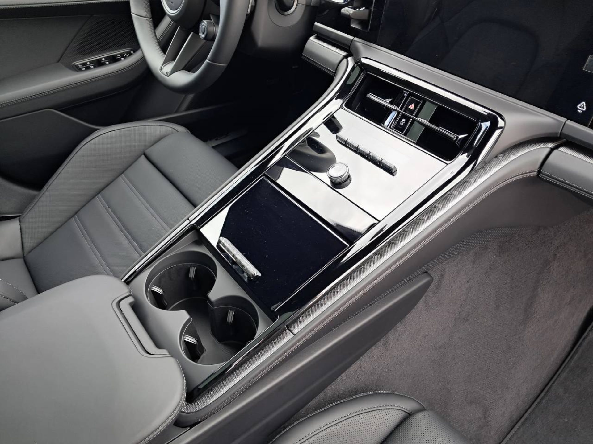 PORSCHE Panamera 4 E-Hybrid-image-28