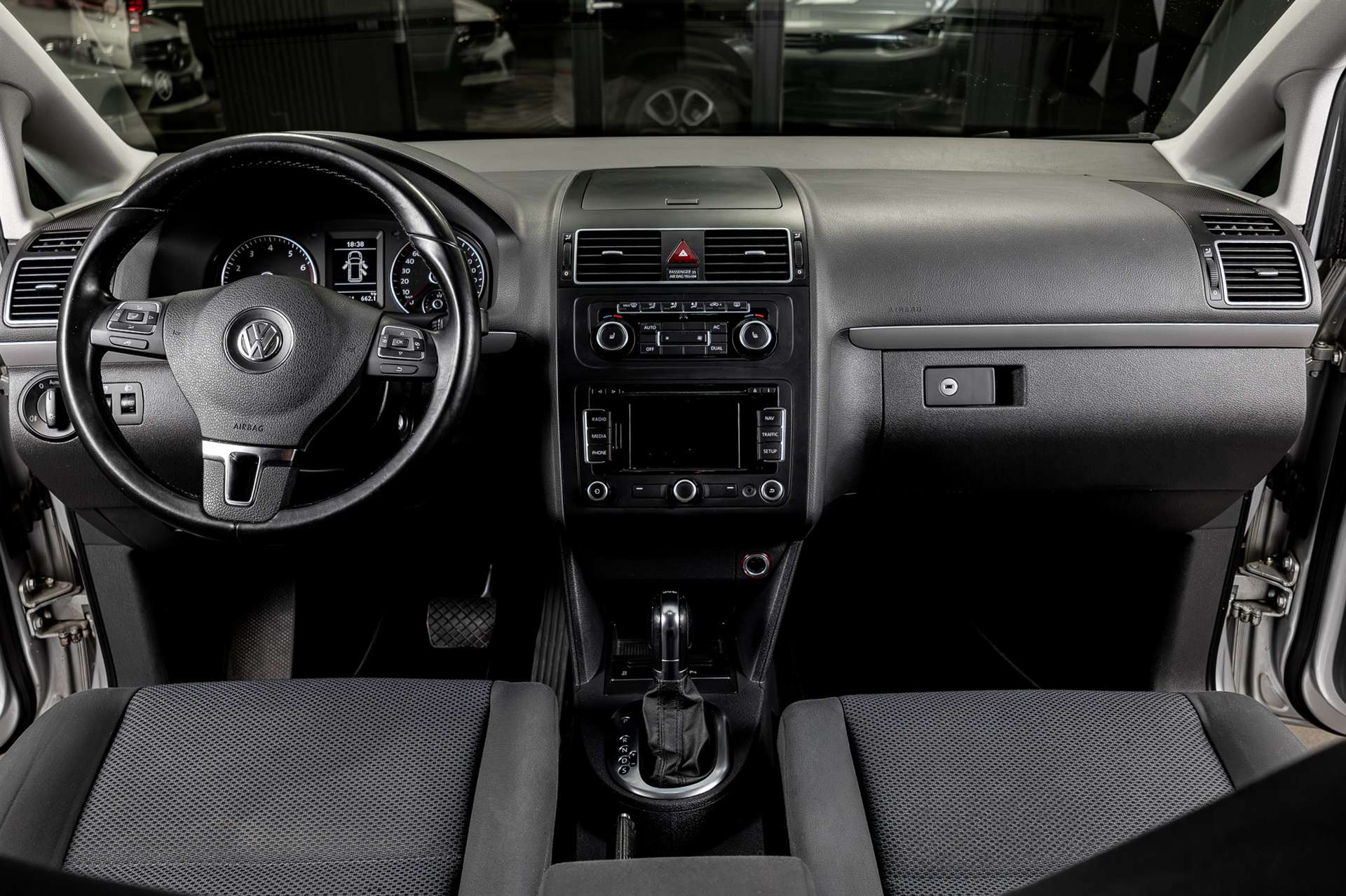 VW Touran 1.4 TSI Trendline DSG-image-4