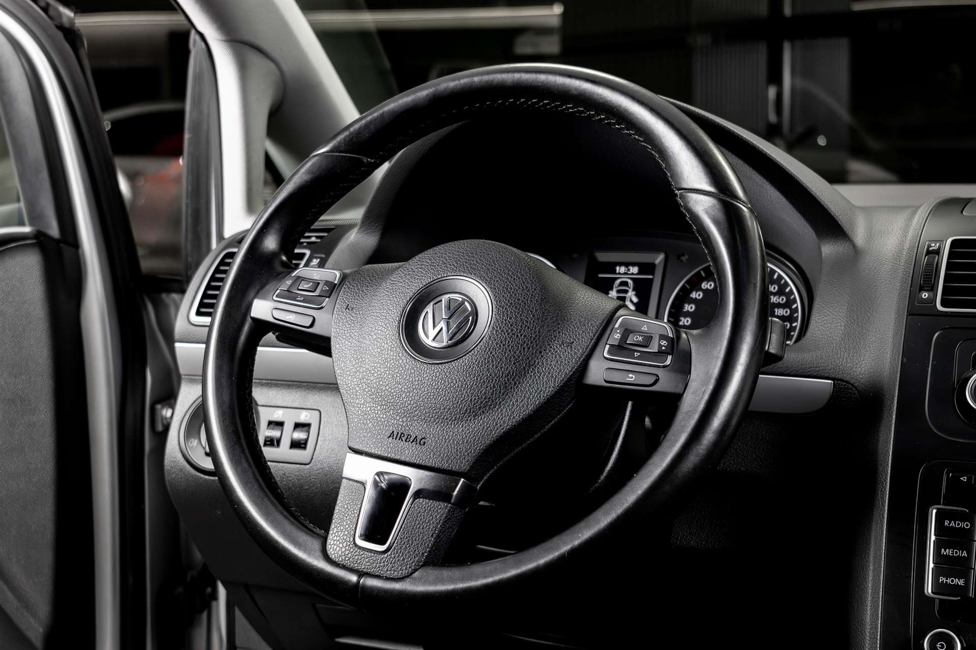 VW Touran 1.4 TSI Trendline DSG-image-5