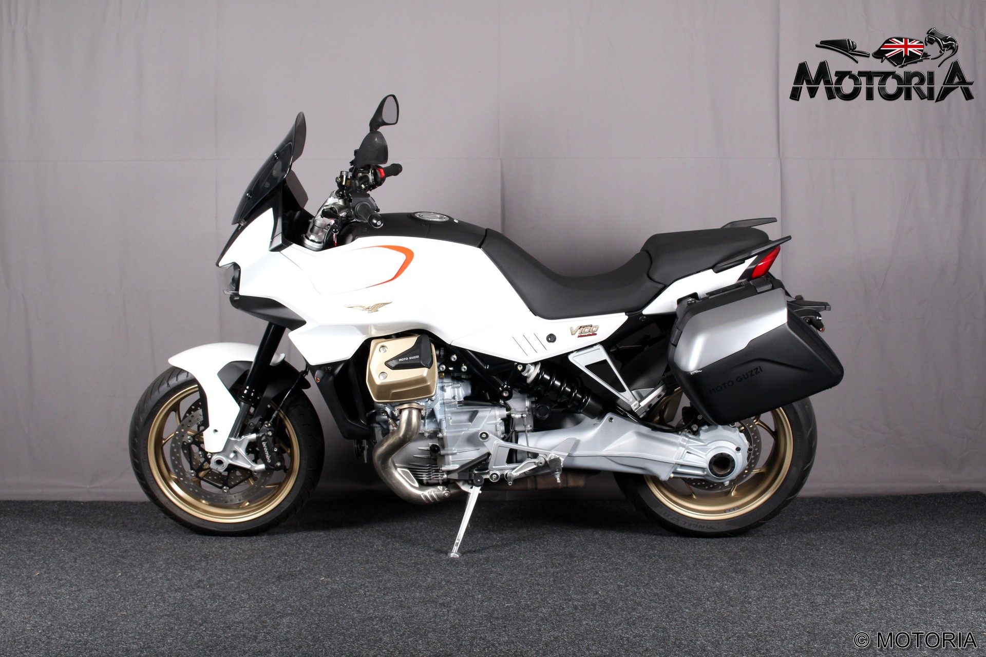 MOTO GUZZI V100 Mandello-showroom-element-2