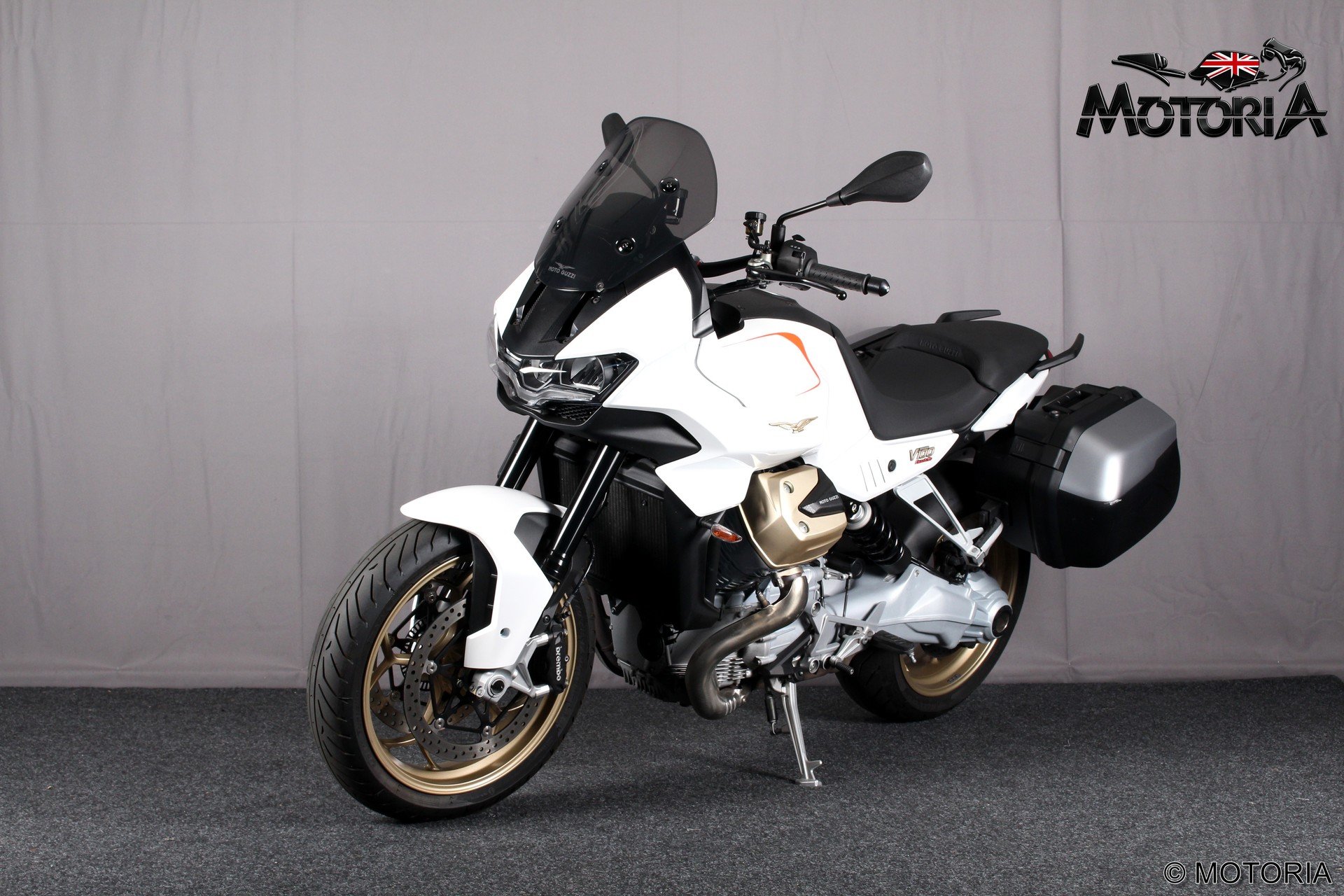 MOTO GUZZI V100 Mandello-showroom-element-1