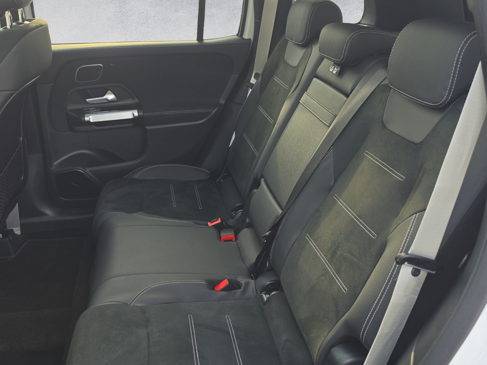 MERCEDES-BENZ GLB 250 AMG Line 4Matic 8G-Tronic-image-15