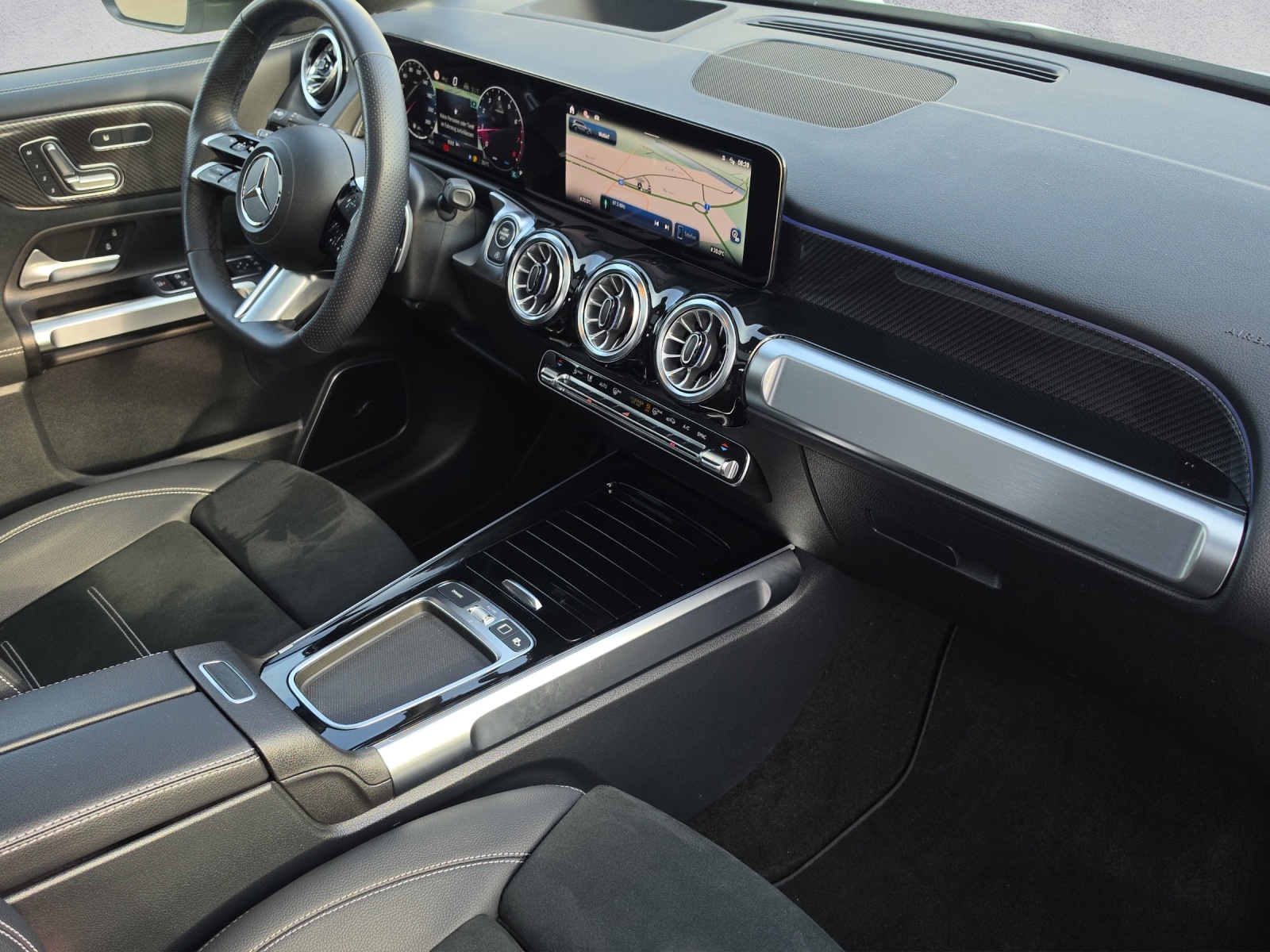 MERCEDES-BENZ GLB 250 AMG Line 4Matic 8G-Tronic-image-9