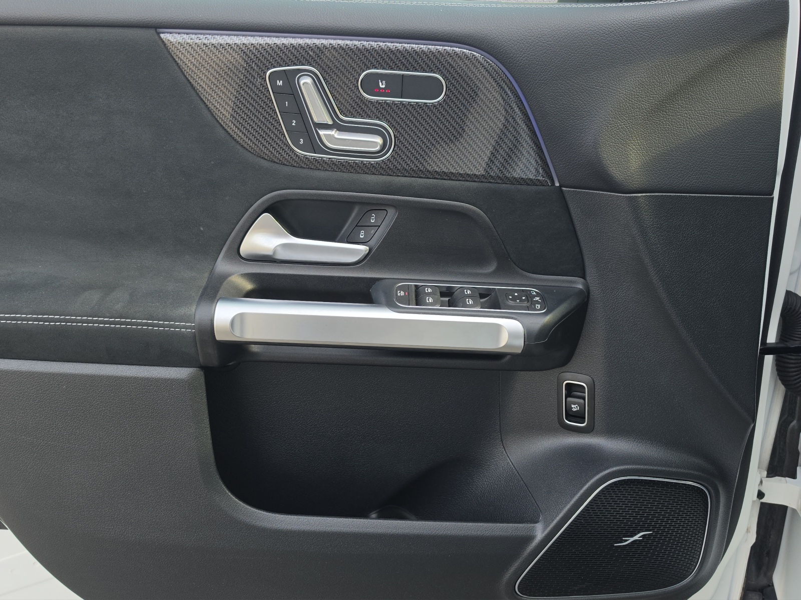 MERCEDES-BENZ GLB 250 AMG Line 4Matic 8G-Tronic-image-14