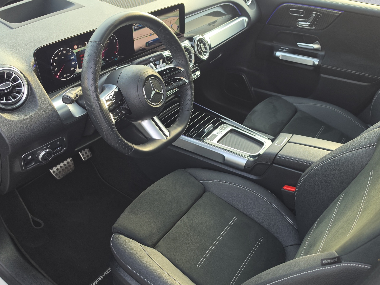 MERCEDES-BENZ GLB 250 AMG Line 4Matic 8G-Tronic-image-10