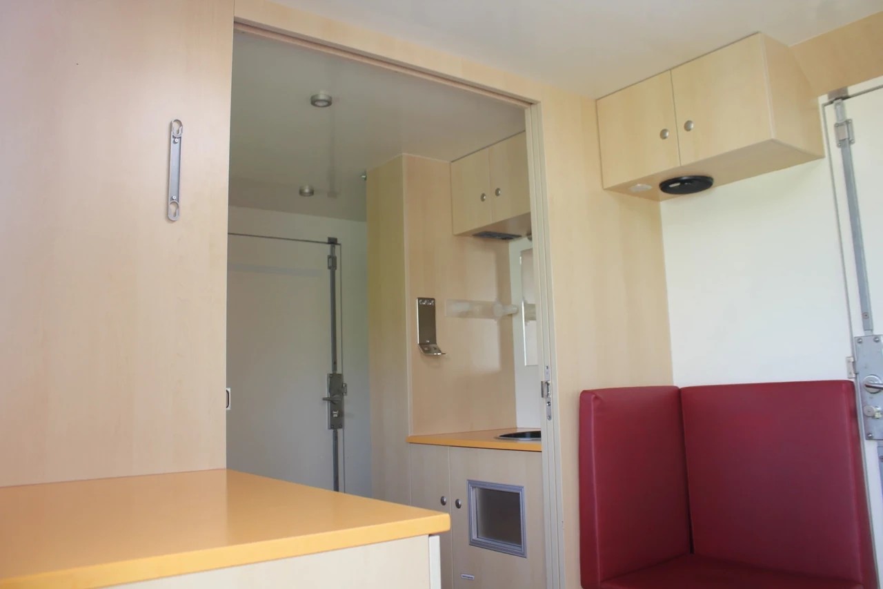 FIAT Ducato mit Aufbau zum ausbauen-image-10
