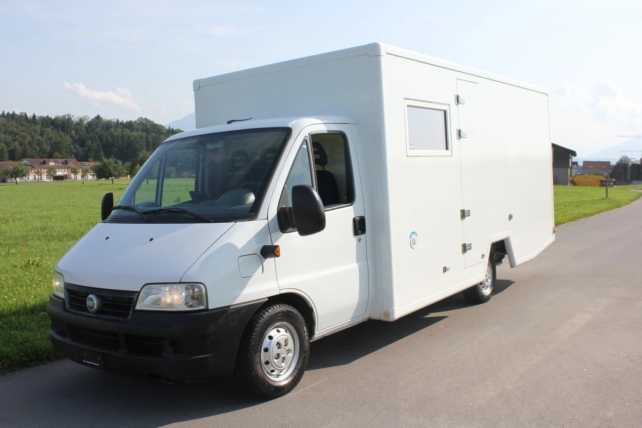 FIAT Ducato mit Aufbau zum ausbauen-image-0